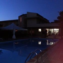 Le Mimose - La piscina all'alba!