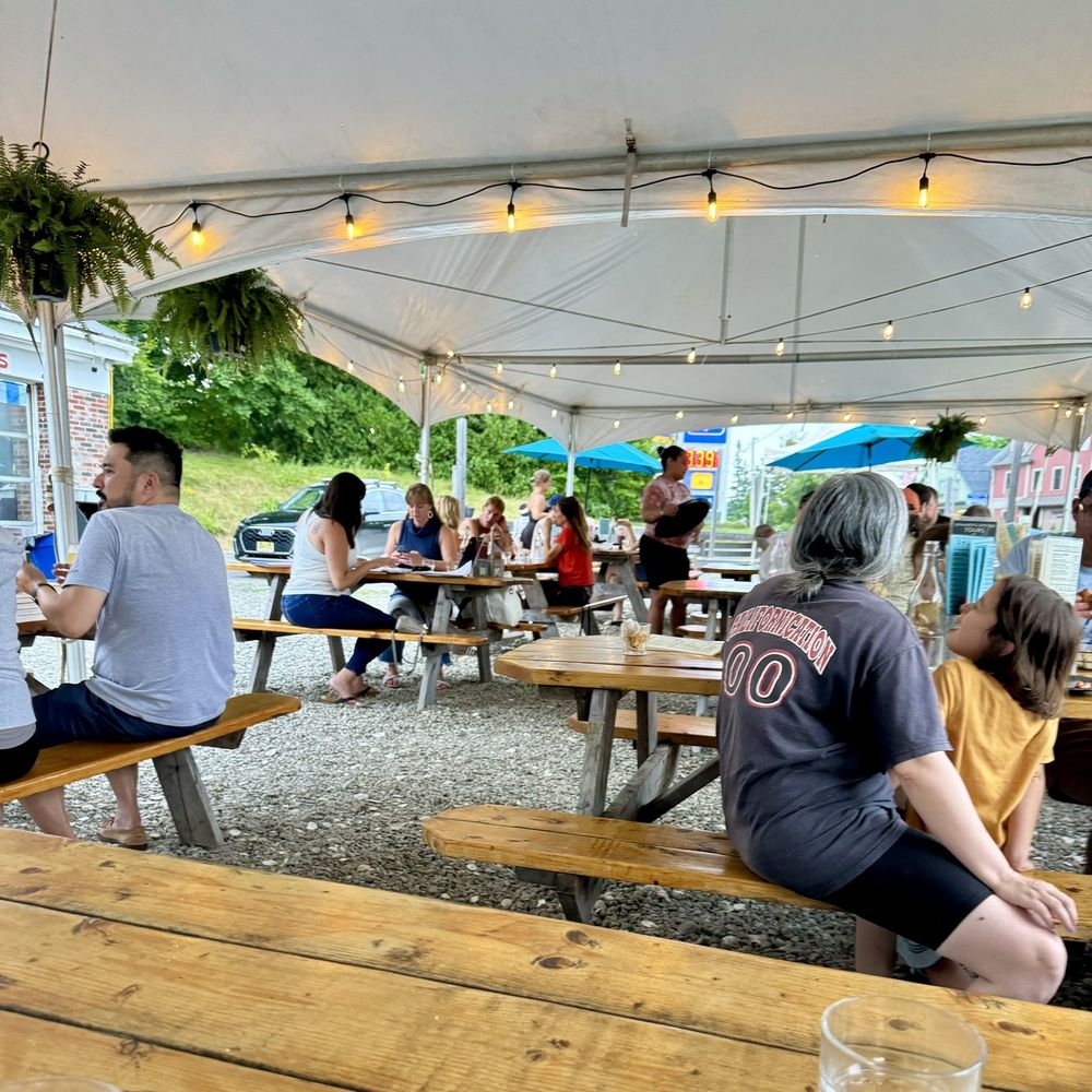 Shuck Station - Outdoor seating: wonderful, relaxed ambiance. Very dog friendly! - Seafood Near Me - Newcastle, Maine