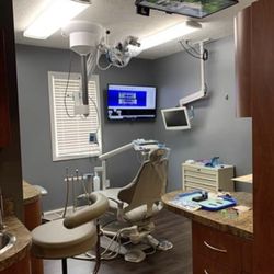 Levani D.D.S, F.A.G.D - Treatment Room