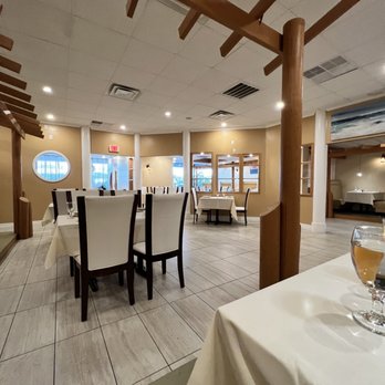Herbs Indian Cuisine - dining area - Indian Near Me - Hurst, Texas Herbs Indian Cuisine - dining area - Indian Near Me - Hurst, Texas