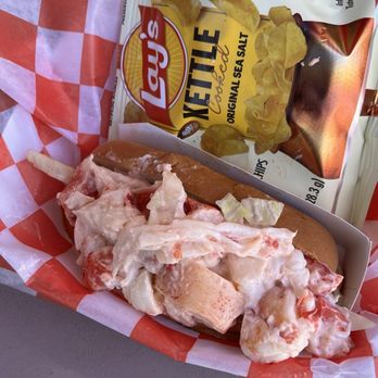 Gateway Lunt’s Lobster Pound - Cold Lobster Roll - Seafood Near Me - Trenton, Maine Gateway Lunt’s Lobster Pound - Cold Lobster Roll - Seafood Near Me - Trenton, Maine
