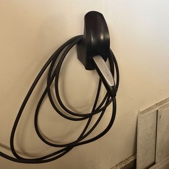SamNoa Electric - Charger - Electricians Near Me