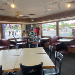 Pizza Hut - 1990's style decor, check it out