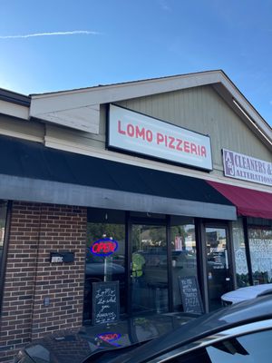 Lo Mo Pizzeria by null