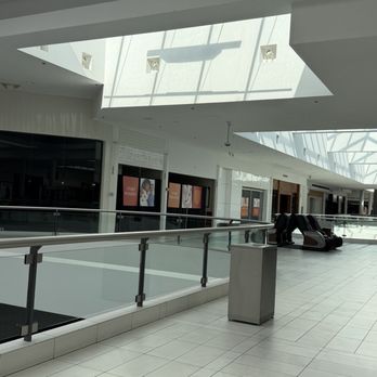 NewPark Mall - Upstairs. Most shops are closed - Shopping Centers Near Me - Newark, California NewPark Mall - Upstairs. Most shops are closed - Shopping Centers Near Me - Newark, California