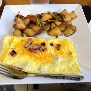 CJ’s Cafe - an omelet and potatoes - Comfort Food Near Me - Azle, Texas