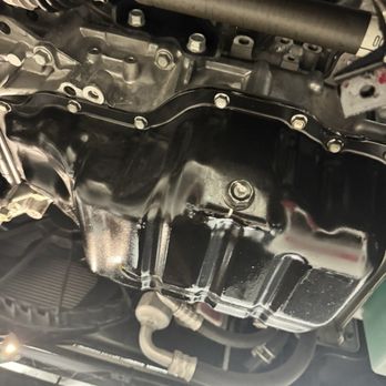 Car Pros Kia Glendale - The leaking oil pan. Notice I did not damage or hit it somewhere. It had been repaired with wrong seal. - Car Dealers Near Me - Glendale, California