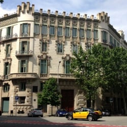 Escola d'Administració Pública - Fachada de la Escola d'Administració Pública de Catalunya