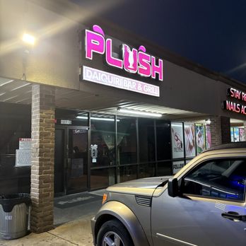 PLUSH BAR AND GRILL - American Near Me - Houston, Texas PLUSH BAR AND GRILL - American Near Me - Houston, Texas