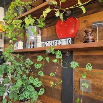 Blvd Cafecito - Cute interior. - Coffee & Tea Near Me - Burbank, California