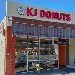 KJ Donuts - Front of shop