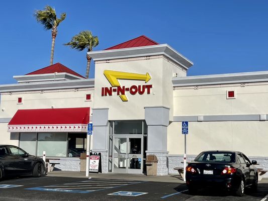 In-N-Out Burger by null