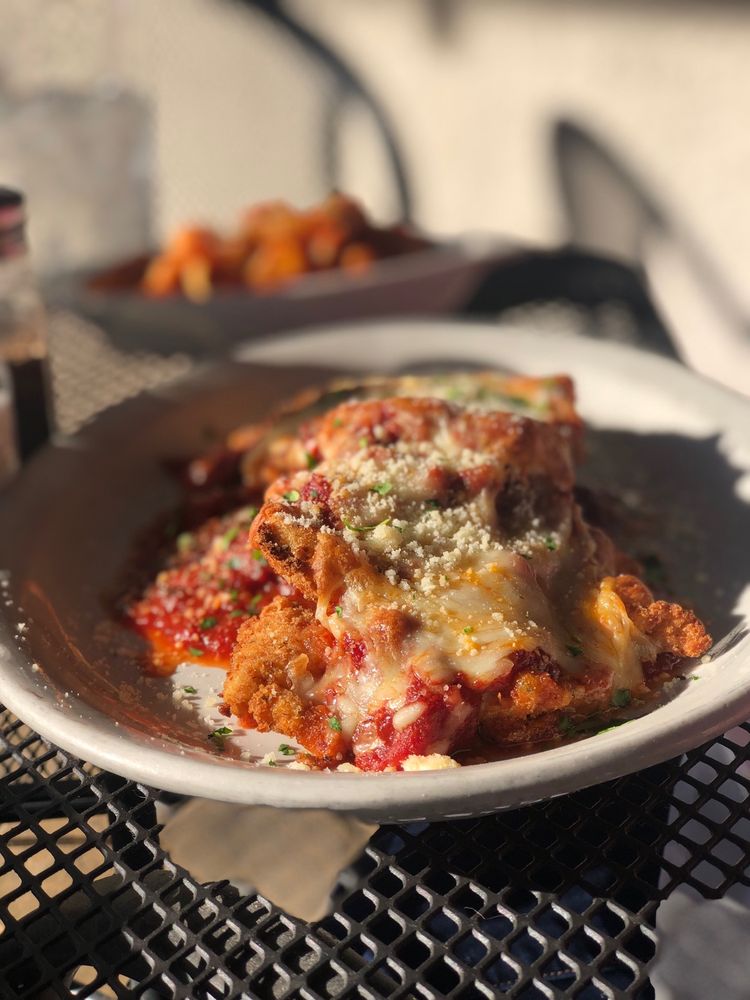 Social spots from Mama's On the Hill