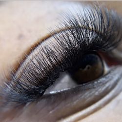 Lash Lust Eyelash Extensions - Volume Set