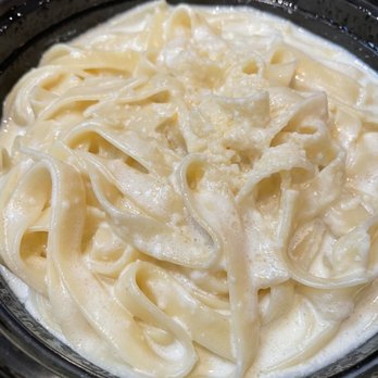 Presto Pasta - Fettuccine Alfredo, kid's menu - Italian Near Me - Granada Hills, California
