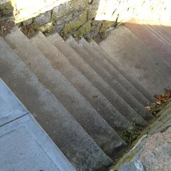 The Forty Steps - Hiking Near Me - Newport, Rhode Island