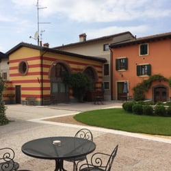 La Valle Azienda Agrituristica - Inner courtyard, adjacent to apartment.