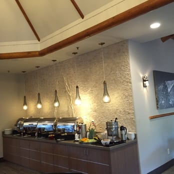 Holiday Inn The Lodge at Big Bear Lake - Breakfast lodge buffet - Big Bear, CA