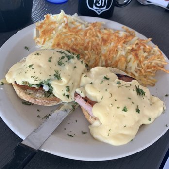 Diner 31 - Wonderful eggs Benedict - American Near Me - Manistee, Michigan