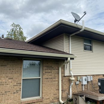 Towne Roofing - New 6" seamless gutters, fascia wrap, and Mastic Ventura hidden-vent vinyl soffit - Roofing Near Me Towne Roofing - New 6" seamless gutters, fascia wrap, and Mastic Ventura hidden-vent vinyl soffit - Roofing Near Me