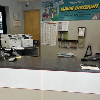 Mavis Discount Tire - Nobody around - Tires Near Me - Beacon, New York