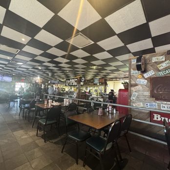 Chester's Hamburgers - View from seating area - Burgers Near Me - Universal City, Texas
