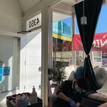 California Salon - Front window with plenty of sun - Skin Care Near Me - San Francisco, California