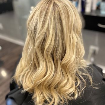 Jeanine Brust - Blonde with demention - Hair Stylists Near Me - Encinitas, California Jeanine Brust - Blonde with demention - Hair Stylists Near Me - Encinitas, California