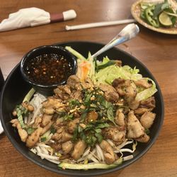 Pho BC - Vermicelli noodle bowl with lemongrass chicken