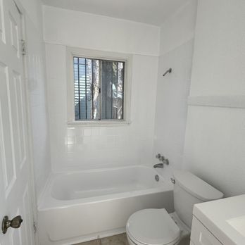 Zamora’s Reglazing - After: gorgeous! - Refinishing Services Near Me Zamora’s Reglazing - After: gorgeous! - Refinishing Services Near Me