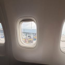 全日空 - ANA, Business Class, Hong Kong to Haneda, Japan.