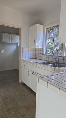 Spotless Kitchens - Sparkling clean ovens and kitchens—expertly detailed for a hygienic, fresh, and inviting space. Trust us for grease-free surfaces, spotless appliances, and a kitchen you’ll love.