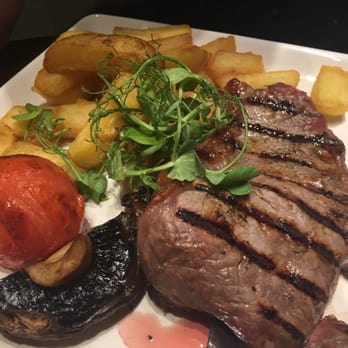 Anglesey Arms - 8oz sirloin - Hotels Near Me - Menai Bridge, AGY