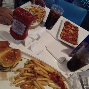 Dave & Buster's Orange - Juicy burgers (Medium rare) and Crispy Pizza - American Near Me - Orange, California