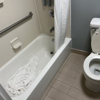 Courtyard by Marriott Charleston Waterfront - What a joke... - Hotels Near Me - Charleston, South Carolina Courtyard by Marriott Charleston Waterfront - What a joke... - Hotels Near Me - Charleston, South Carolina