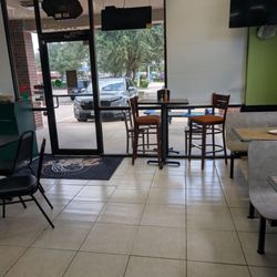 Beto's Taquería - Dining area, looking out front from the register