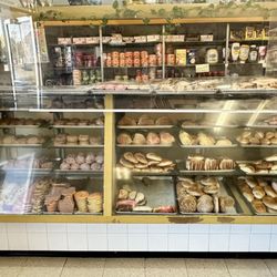 Three Kings Bakery - Mucho pan!