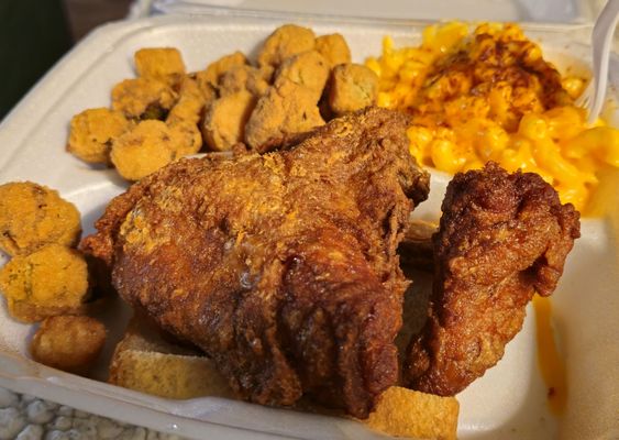 Gus’s World Famous Fried Chicken by null