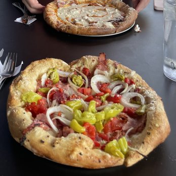Mellow Mushroom Chantilly - Mad Italian Pizza and Buffalo Chicken Pizza - Pizza Near Me - Chantilly, Virginia