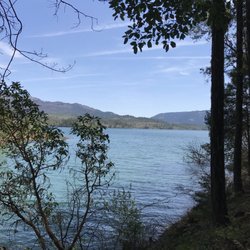 Lost Creek Lake - Hiking trail from the day use area to the campground, about 1.5 miles each way