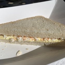 Greenhouse Cafe at Allerton Park - Flavorless curry egg salad sandwich, on white stale bread. Presentation was overwhelming!