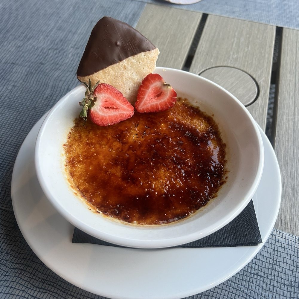 Crème brûlée dessert. Yum. Crème brûlée dessert. Yum.