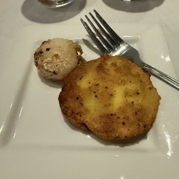 Bell House Restaurant - Scallop, and Fried Green Tomato. - American Near Me - Shelbyville, Kentucky