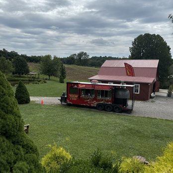 Linville Falls Winery - Pizza truck. - Wineries Near Me - Newland, North Carolina Linville Falls Winery - Pizza truck. - Wineries Near Me - Newland, North Carolina
