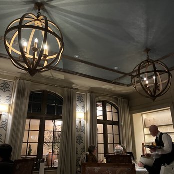 Cru Uncorked - a restaurant with a chandelier - French Near Me - Moreland Hills, Ohio Cru Uncorked - a restaurant with a chandelier - French Near Me - Moreland Hills, Ohio