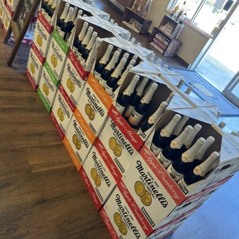 Martinelli's Company Store - Bottles - Souvenir Shops Near Me - Watsonville, California