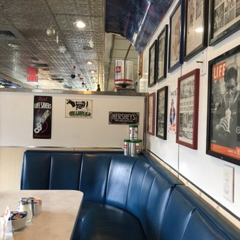 Blue Moon Diner - American Near Me - Beaverton, Oregon