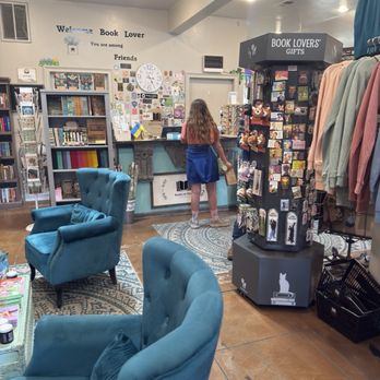 Books on Main - Bookstores Near Me - Murphys, California
