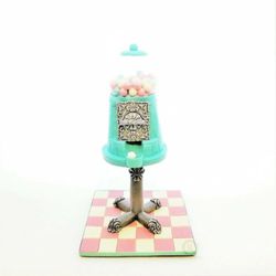 Royal Cake Studio - 3D vintage gumball machine cake. Complete with edible globe and a handle that you could turn to dispense all those delicious gumballs.
