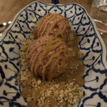 Giant - Cacheta Vanilla ice cream with pecans, strawberries. - New American Near Me - Chicago, Illinois Giant - Cacheta Vanilla ice cream with pecans, strawberries. - New American Near Me - Chicago, Illinois